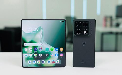 Mẫu Motorola Razr Fold vừa ra mắt thị trường Việt Nam. Ảnh: PA.