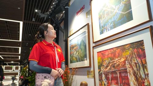 Không gian triển lãm nghệ thuật tại Khu du lịch Quốc gia núi Bà Đen góp phần đưa các giá trị văn hóa, nghệ thuật đến gần hơn với du khách. Ảnh: Minh Phú - TTXVN