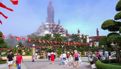 Du khách tham quan Khu du lịch Sun World Ba Den Mountain nhân dịp nghỉ Lễ mừng Quốc khánh 2-9. Ảnh: Minh Phú - TTXVN