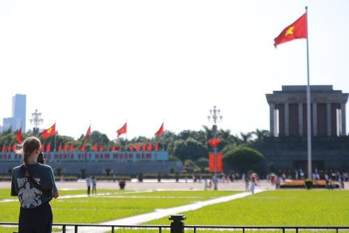 Với nhiều người lưu lại khoảnh khắc tại Quảng trường Ba đình trong ngày Quốc khánh có một ý nghĩa đặc biệt. Ảnh: Khánh Hoà - TTXVN
