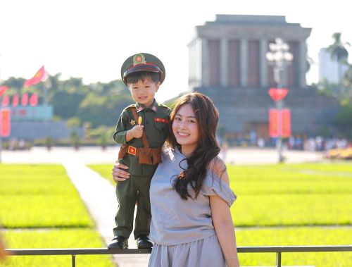 Với nhiều người dân lưu lại khoảnh khắc tại Quảng trường Ba đình trong ngày Quốc khánh có một ý nghĩa đặc biệt. Ảnh: Khánh Hoà - TTXVN