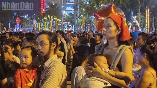 Người dân xứ Thanh luôn háo hức, vui đón Tết Độc lập. (Ảnh: Mai Luận)