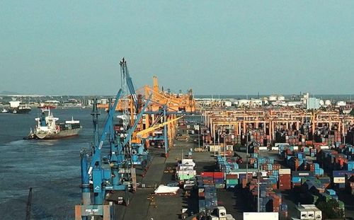 Một loạt quyết sách lớn của Đảng trong thời gian gần đây tuy điều chỉnh những lĩnh vực khác nhau nhưng cùng hướng tới một yêu cầu chung: tạo ra các nguồn lực và động lực mới cho sự phát triển của đất nước. (Ảnh: ĐỨC ANH)