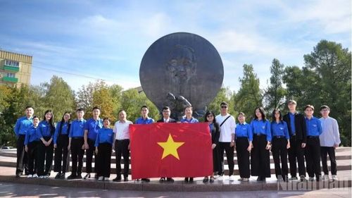 Thế hệ thanh niên Việt Nam tại Xứ sở Bạch dương nguyện không ngừng học tập và làm theo tư tưởng, đạo đức, phong cách Hồ Chí Minh.