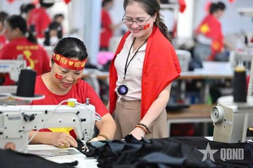  Công nhân Tổng công ty 28 trong giờ lao động. 