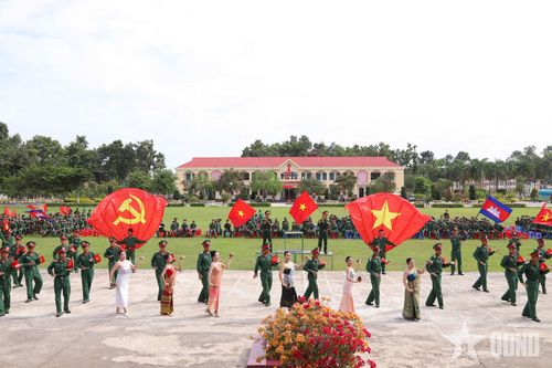 Các tiết mục dự thi tái hiện sinh động sắc màu văn hóa ba nước Việt Nam - Lào - Campuchia.