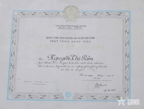 Danh hiệu Bà mẹ Việt Nam Anh hùng của mẹ Nguyễn Thị Sâm.