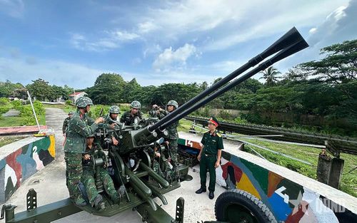 Khẩu đội Pháo phòng không thực hiện nhiệm vụ sẵn sàng chiến đấu bảo vệ Côn Đảo.