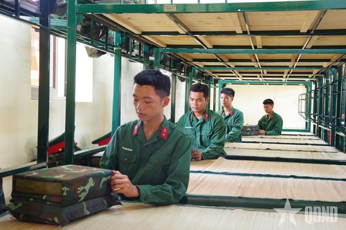 Trung tâm duy trì nghiêm nền nếp nội vụ, vệ sinh, xây dựng môi trường chính quy, sáng, xanh, sạch, đẹp.