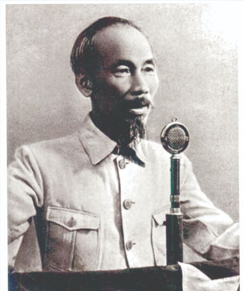 Chủ tịch Hồ Chí Minh đọc Tuyên ngôn Độc lập, khai sinh nước Việt Nam Dân chủ cộng hòa (2-9-1945)