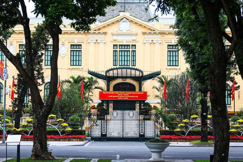  Tòa nhà Bắc Bộ Phủ, công trình kiến trúc Pháp cổ in đậm dấu ấn Cách mạng Tháng Tám năm 1945. Ảnh: TIẾN CƯỜNG 
