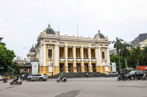  Quảng trường Cách mạng Tháng Tám, nơi diễn ra cuộc mít tinh quy mô lớn của hàng vạn người dân Hà Nội và các tỉnh lân cận vào sáng 19-8-1945. Ảnh: TIẾN CƯỜNG 