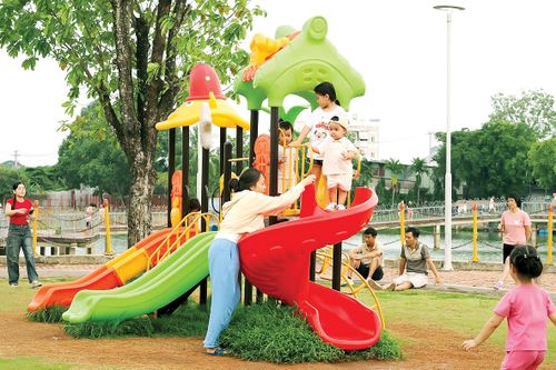  Trẻ em vui chơi tại Công viên Du lịch sinh thái Hóc Môn (xã Xuân Thới Sơn, TPHCM) (ẢNH: HOÀNG HÙNG) 
