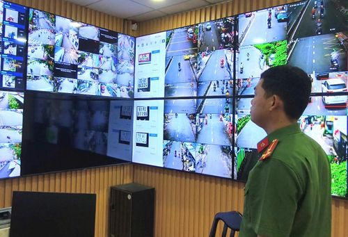  Công an phường Đông Hưng Thuận bám sát địa bàn, đảm bảo an ninh trật tự. Ảnh: NGUYỄN TÂN 