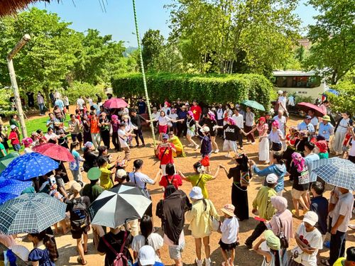 Làng Văn hóa - Du lịch các dân tộc Việt Nam hút khách với nhiều hoạt động trong dịp 2-9. Ảnh THU LÊ
