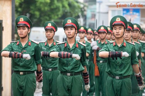 Đoàn 275 là đơn vị nhiệm vụ chính trị đặc biệt, bảo vệ an ninh nghi lễ. Các chiến sĩ tiêu binh được chọn lựa vào đoàn đều là những người có phẩm chất, tư cách đạo đức tốt, sức khỏe dẻo dai, quân dung, hình thể cân đối, đủ chiều cao theo quy định.