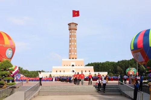 Cột cờ Hà Nội tại Khu du lịch Đất Mũi, xã Đất Mũi.