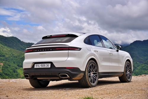 Porsche Cayenne E-Hybrid luôn sẵn sàng làm được nhiều hơn so với nhu cầu hằng ngày của người dùng - Ảnh: Đức Bình
