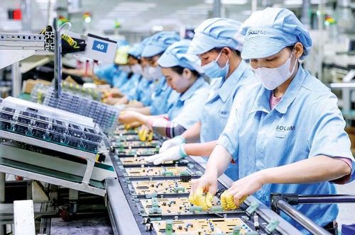 Chính phủ đặt trọng tâm vào phát triển công nghiệp hiện đại, đổi mới sáng tạo, chuyển đổi số để hiện thực hóa mục tiêu tăng trưởng. Ảnh: Quốc Tuấn