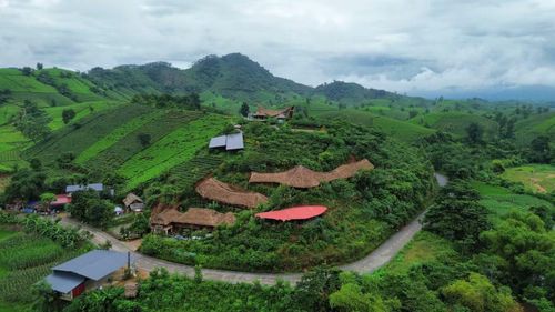 Trên địa bàn đang triển khai dự án quần thể khách sạn - bungalow - chợ đêm tiêu chuẩn 4 sao trên diện tích 5 ha, tổng vốn hơn 200 tỷ đồng
