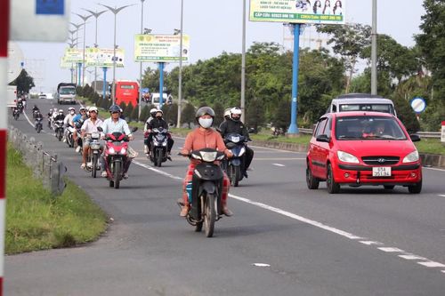Theo ghi nhận của PV Tiền Phong, từ sáng sớm 2/9, nhiều người dân ở các tỉnh, thành miền Tây bắt đầu hành trình trở lại TPHCM và các tỉnh Đông Nam Bộ sau kỳ nghỉ lễ Quốc khánh.