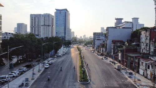 Tuyến đường Vành đai 1 đoạn Hoàng Cầu - Voi Phục chính thức được thông xe tạm và áp dụng phương án phân luồng mới từ ngày 2/9.