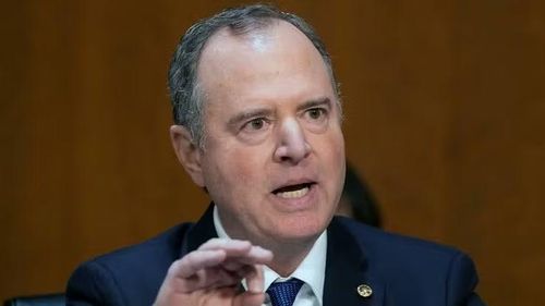 Từng ở vị thế đối đầu, Thượng nghị sĩ Adam Schiff hoan nghênh động thái mới từ ông Trump. Ảnh: AP.