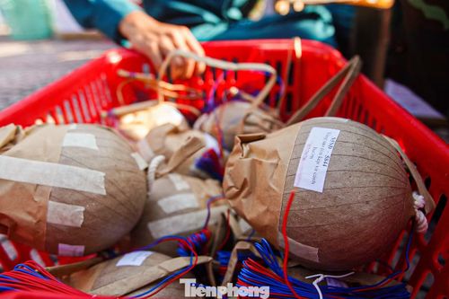 Pháo được phân loại theo từng chủng loại, sau đó bố trí theo kịch bản và thời gian cháy, nổ của từng loại để tạo nên các lớp hiệu ứng trên bầu trời.