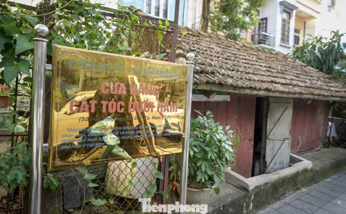 Lãnh đạo Ban Quản lý khu di tích phường Nam Định cho biết, thời gian qua, chính quyền địa phương đã có sự quan tâm đến công tác bảo tồn các di tích, tuy nhiên nguồn lực còn hạn chế nên chưa đáp ứng được yêu cầu thực tế, nhất là đối với các di tích cách mạng đã tồn tại hơn nửa thế kỷ. Trước thực trạng đó, Ban Quản lý khu di tích phường tham mưu cho chính quyền phường, phối hợp với các sở, ngành liên quan nghiên cứu, bố trí nguồn ngân sách để từng bước trùng tu, tôn tạo các di tích.