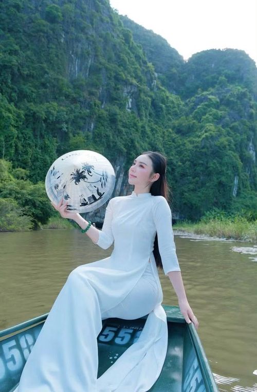 Dịp nghỉ lễ 2/9, diễn viên Quỳnh Kool có chuyến đi về Ninh Bình, hòa mình vào không gian thiên nhiên yên bình và thơ mộng.