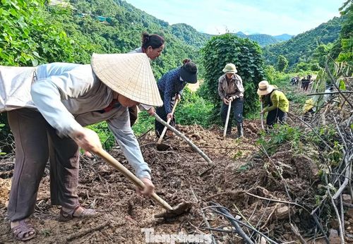 Chủ tịch UBND xã Lượng Minh cho biết thêm, trước mắt, xã tập trung xử lý những điểm sạt lở nguy hiểm, bảo đảm giao thông bước đầu, ưu tiên tuyến đường phục vụ việc đi học của học sinh trong năm học mới. Những vị trí hư hỏng nặng sẽ tiếp tục được kiểm tra, đánh giá để có phương án khắc phục lâu dài.