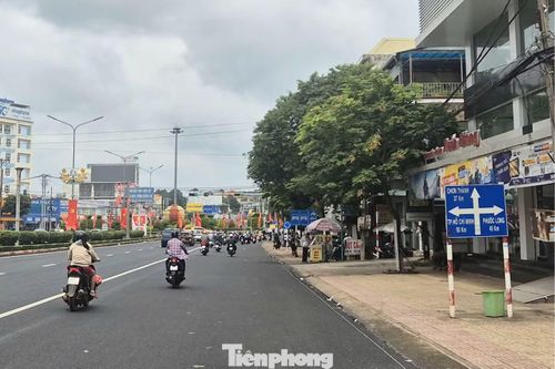 Các phương tiện từ các tỉnh Tây Nguyên theo Quốc lộ 14 qua khu vực ngã tư Đồng Xoài (phường Bình Phước, TP. Đồng Nai) hướng về TPHCM lưu thông ổn định, chưa ghi nhận tình trạng ùn ứ, kẹt xe.