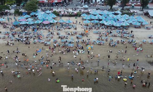 Lý do bãi tắm khu 2 Đồ Sơn thu hút du khách do bãi tắm này có sóng tự nhiên và gió mạnh với bãi cát rộng, dài có không gian cho du khách vui chơi, ăn uống.
