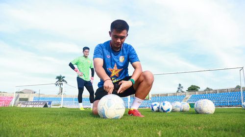 Bơm bóng, cọc tập kỹ thuật, nấm tập... tất cả đều phải được kiểm tra và đưa ra sân đầy đủ.