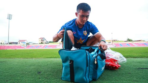 Khi buổi tập kết thúc, tôi thu dọn bóng, dụng cụ tập luyện, kiểm tra lại trang phục và đưa mọi thứ về đúng vị trí; sau đó mới có thể rời sân.