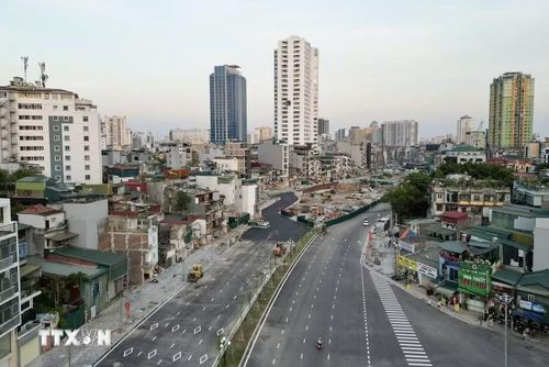 Đoạn từ đường La Thành, lối xuống đường Vành đai 1 (đối diện Bệnh viện Phụ sản Hà Nội) đã hoàn tất phần nền. (Ảnh: Quốc Khánh/TTXVN)
