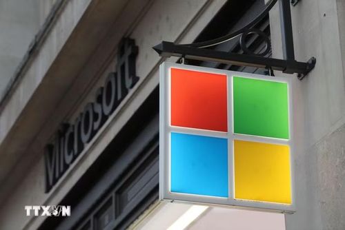 Microsoft đang phải thực hiện một chiến lược rút lui từng phần tại Trung Quốc trong bối cảnh áp lực kép ngày càng gia tăng từ các quy định sở tại và rào cản địa chính trị. (Ảnh: THX/TTXVN)