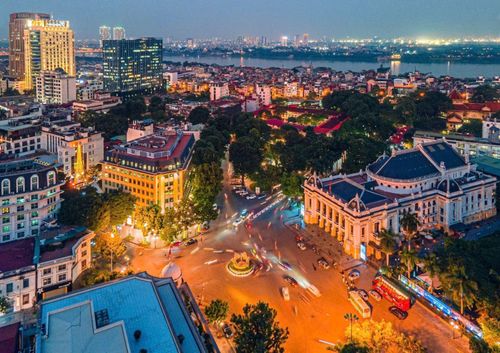 Quảng trường Cách mạng Tháng Tám ngày nay trở thành điểm hẹn văn hóa - lịch sử đặc sắc, nơi thế hệ trẻ hôm nay soi chiếu quá khứ oanh liệt, bồi đắp lòng tự hào dân tộc và khát vọng cống hiến xây dựng đất nước trong kỷ nguyên mới.