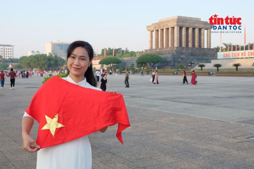 Tự hào và vinh dự là cảm xúc chung của nhiều người dân khi được trực tiếp chứng kiến lễ chào cờ tại Quảng trường Ba Đình vào đúng dịp kỷ niệm 81 năm ngày Độc lập.