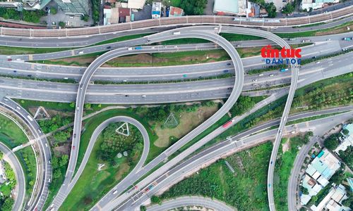 Nhiều dự án hạ tầng kỹ thuật, giao thông trọng điểm được đầu tư, đưa vào khai thác, góp phần giải quyết các vấn đề dân sinh, tăng cường kết nối vùng và tạo thêm động lực cho sự phát triển của TP Hồ Chí Minh và khu vực phía Nam.