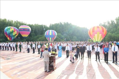Lễ chào cờ đặc biệt ở vùng cực Nam Tổ quốc.