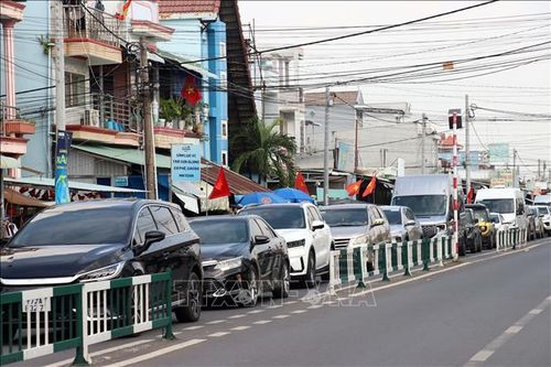 Phương tiện xếp hàng dài chờ qua phà Cát Lái chiều 2/9/2026.