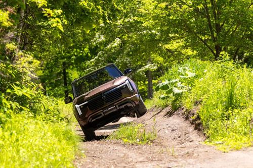 All-New Pajero là mẫu xe đầu tiên của Mitsubishi Motors được trang bị 8 túi khí SRS.