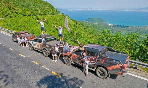 Chinh phục cung đèo ven biển hùng vĩ cùng những chiếc xe bán tải.