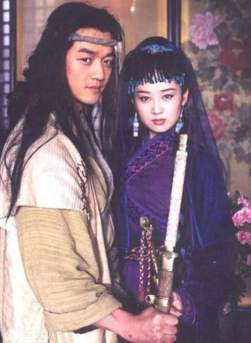Lệnh Hồ Xung và Nhậm Doanh Doanh. 