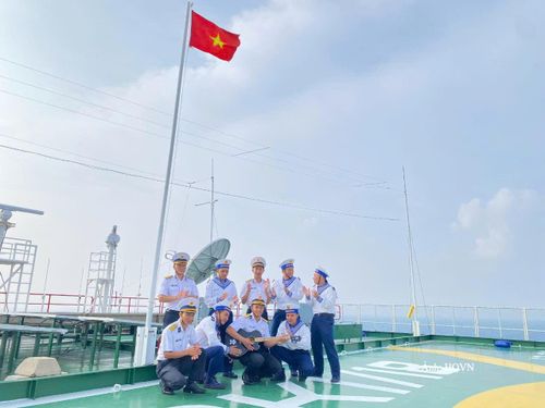 Tiếng hát của các chiến sĩ chào mừng Tết Độc lập cất vang trên nhà giàn DK1/18.