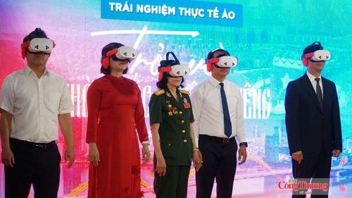 Chương trình “Trở về thời khắc thiêng liêng” sử dụng công nghệ tái hiện lại thời khắc lịch sử ngày 2/9/1945 Bác Hồ đọc Tuyên ngôn Độc lập tại Quảng trường Ba Đình (Hà Nội) khai sinh nước Việt Nam Dân chủ Cộng hòa. 