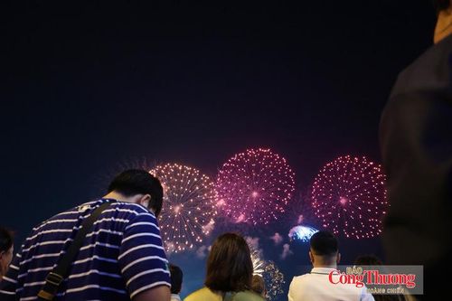 Với 7 điểm bắn được bố trí tại nhiều khu vực, chương trình pháo hoa nghệ thuật đã mang đến không gian lễ hội đặc sắc, góp phần tạo dấu ấn trong chuỗi hoạt động chào mừng Quốc khánh 2/9 tại TP. Hồ Chí Minh.