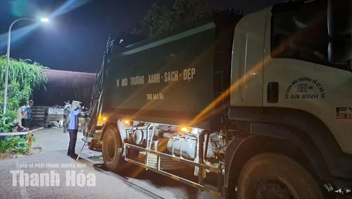 Mặc dù điểm tập kết rác tại hồ Đồng Chiệc không phải là điểm thực hiện thu gom rác theo giờ như kế hoạch, nhưng được thu gom, vận chuyển trong tối 1/9.