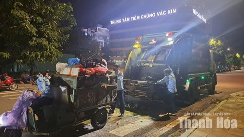 Rác được thu gom tại khu vực đường Phạm Văn Xảo (phường Hạc Thành).